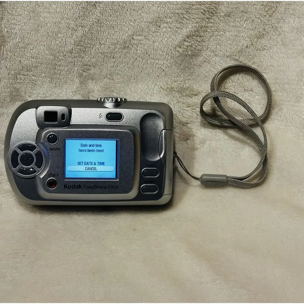 Kodak EasyShare C300 3.2MP Compact Digital Camera Silver Tested and Works Travel
